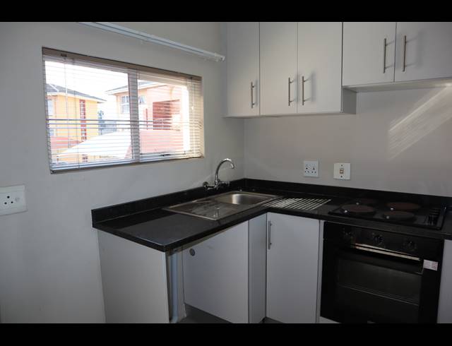1 BEDROOM APARTMENT FOR SALE IN CAVERSHAM GLEN